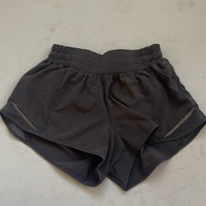 Lululemon hottie hot 2.5 inch shorts